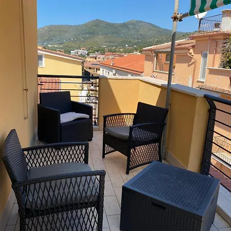 La Punta Della Signora Apartment *