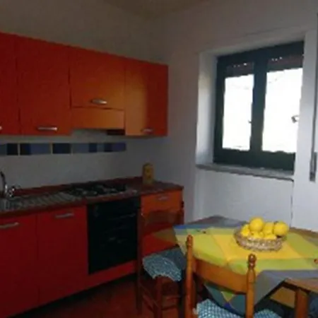 La Punta Della Signora Apartment *